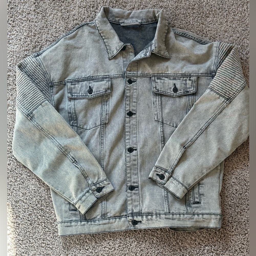 Gray denim jacket with a streetwear vibe 
No tags